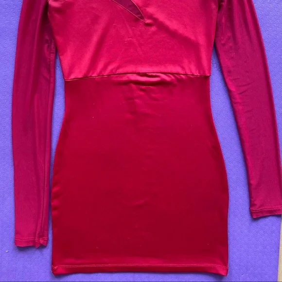 Curvy short red dress with slight fishnet design - Picture 2 of 2